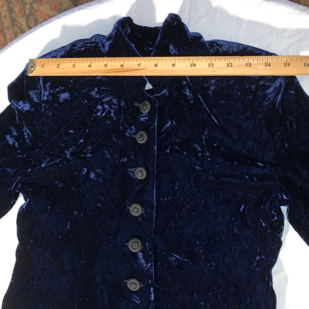 Elegant Velvet Blazer in Deep Blue - Picture 5 of 8